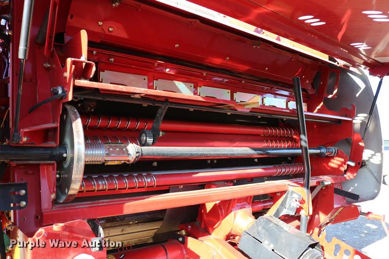 image for item DC3505 2015 New Holland Rollbelt 560 specialty crop round baler