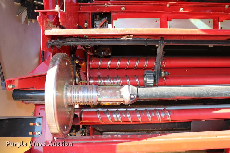 image for item DC3505 2015 New Holland Rollbelt 560 specialty crop round baler