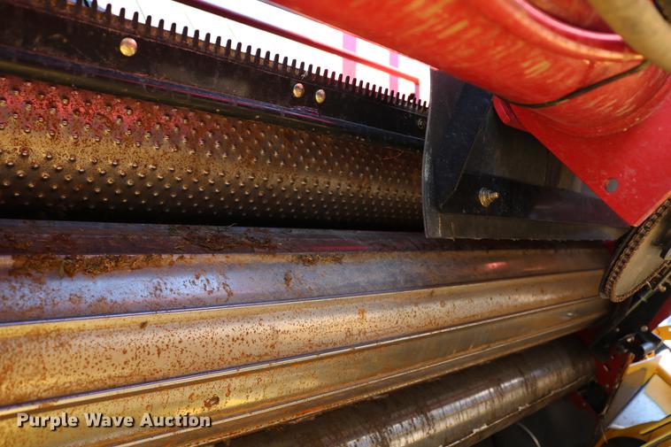 image for item DC3505 2015 New Holland Rollbelt 560 specialty crop round baler