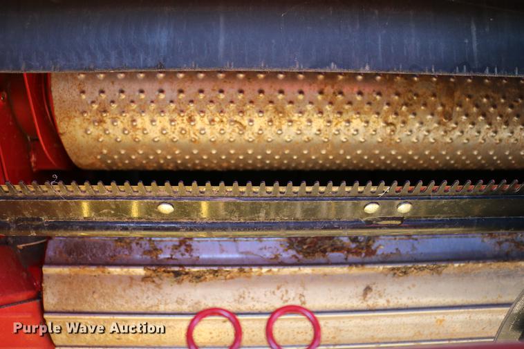 image for item DC3505 2015 New Holland Rollbelt 560 specialty crop round baler