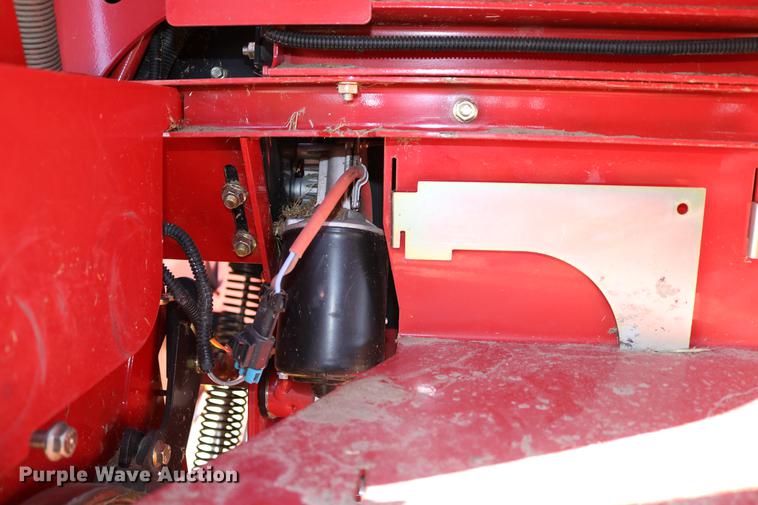 image for item DC3505 2015 New Holland Rollbelt 560 specialty crop round baler