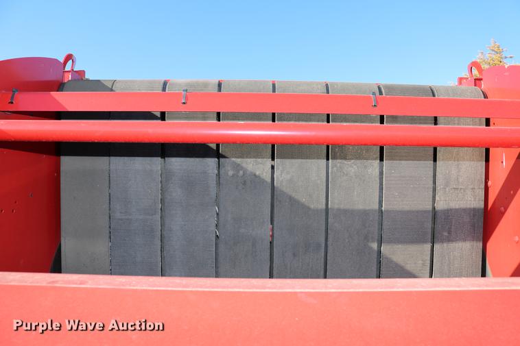 image for item DC3505 2015 New Holland Rollbelt 560 specialty crop round baler