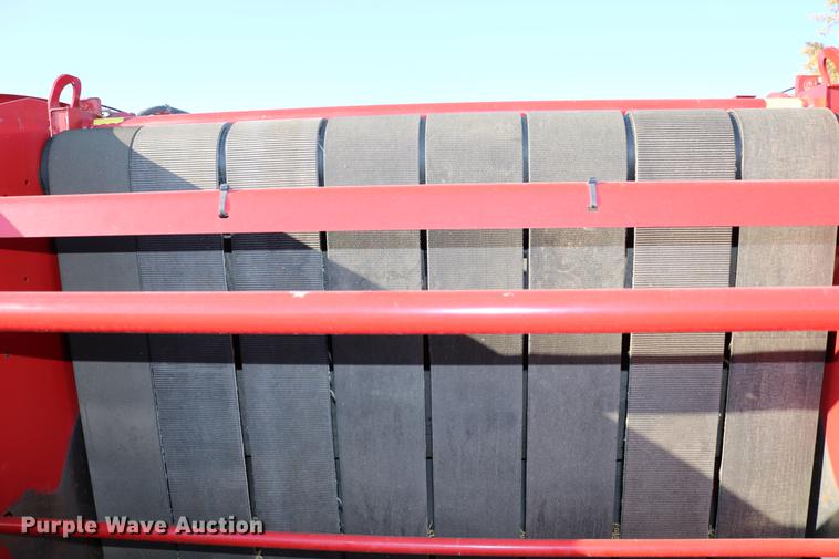 image for item DC3505 2015 New Holland Rollbelt 560 specialty crop round baler