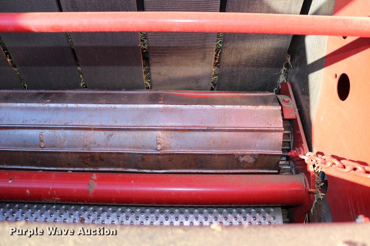 image for item DC3505 2015 New Holland Rollbelt 560 specialty crop round baler