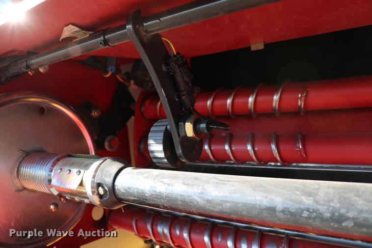 image for item DC3505 2015 New Holland Rollbelt 560 specialty crop round baler