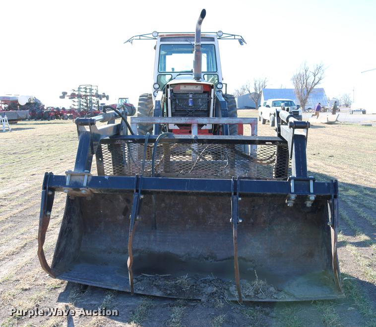 image for item DC3521 1975 Case 1370 tractor
