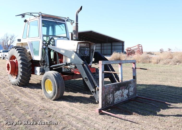 image for item DC3521 1975 Case 1370 tractor