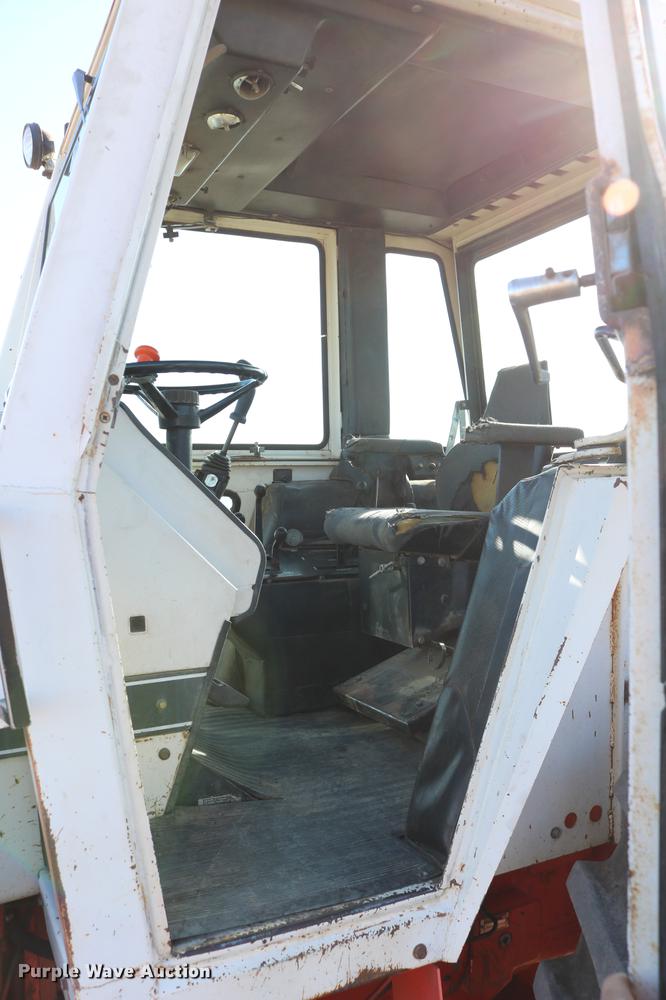 image for item DC3521 1975 Case 1370 tractor