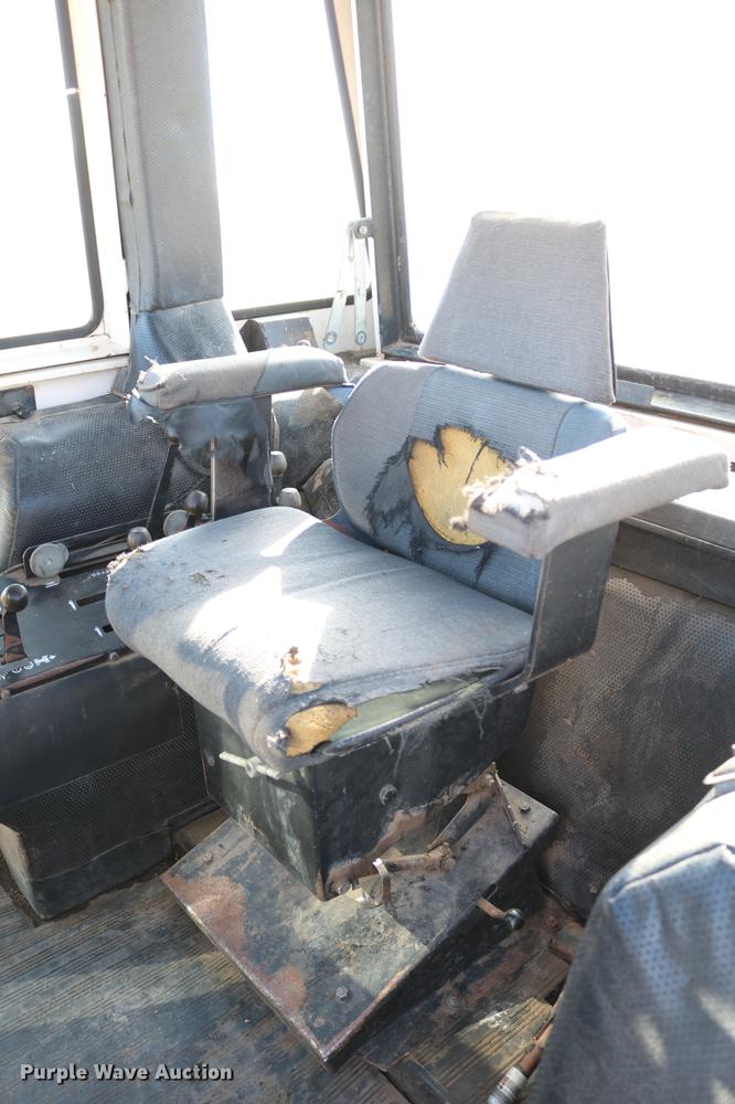 image for item DC3521 1975 Case 1370 tractor