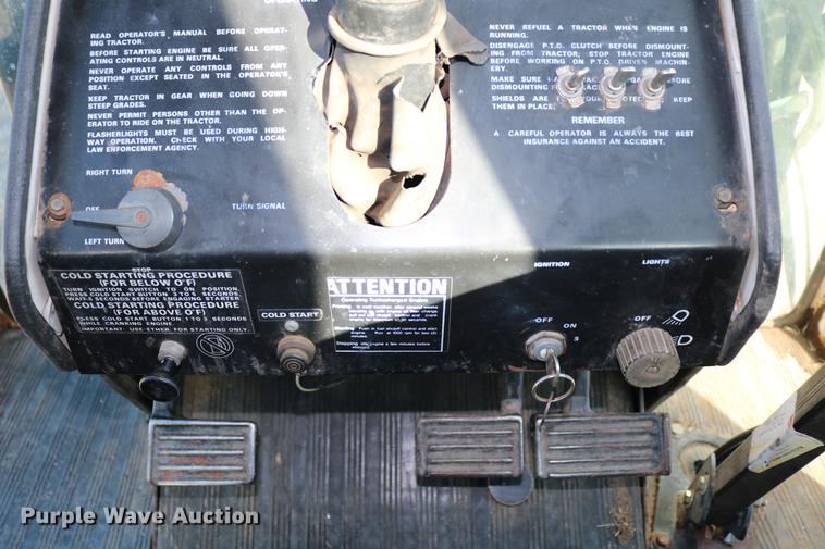 image for item DC3521 1975 Case 1370 tractor