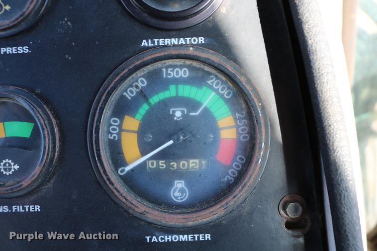 image for item DC3521 1975 Case 1370 tractor