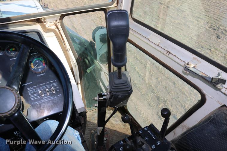 image for item DC3521 1975 Case 1370 tractor