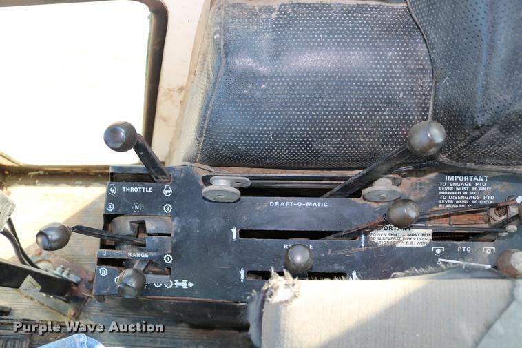 image for item DC3521 1975 Case 1370 tractor