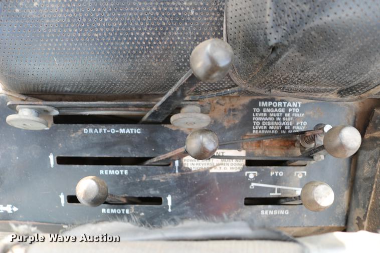 image for item DC3521 1975 Case 1370 tractor