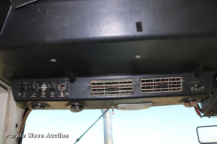 image for item DC3521 1975 Case 1370 tractor