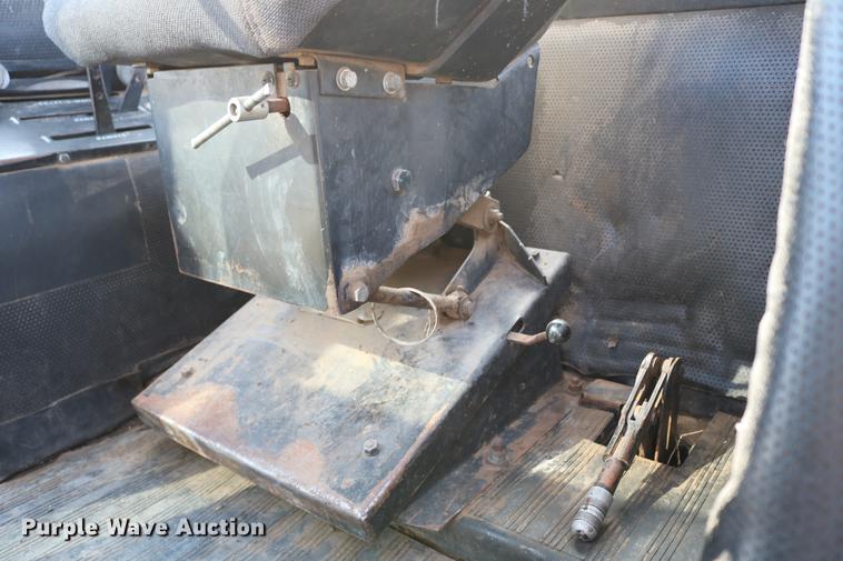 image for item DC3521 1975 Case 1370 tractor