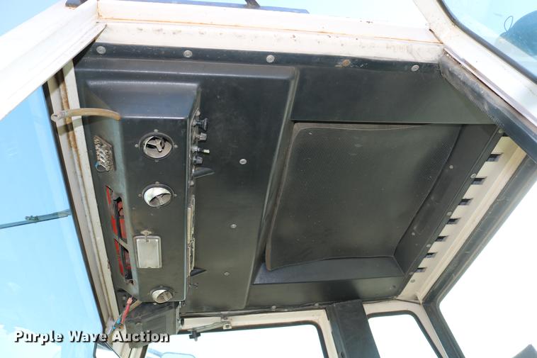 image for item DC3521 1975 Case 1370 tractor