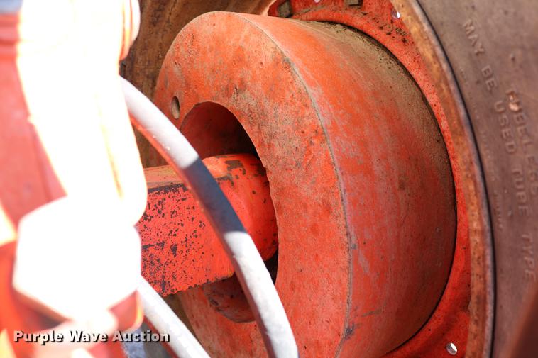 image for item DC3521 1975 Case 1370 tractor