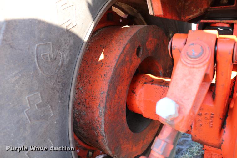 image for item DC3521 1975 Case 1370 tractor