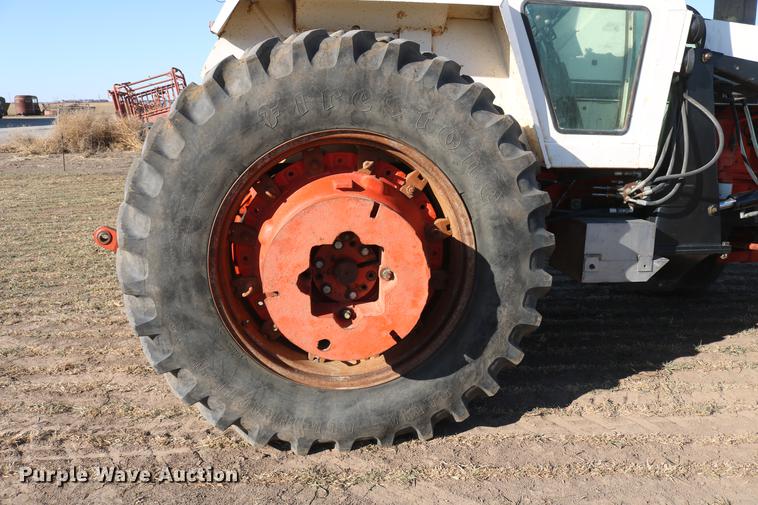 image for item DC3521 1975 Case 1370 tractor