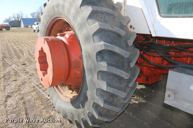 image for item DC3521 1975 Case 1370 tractor