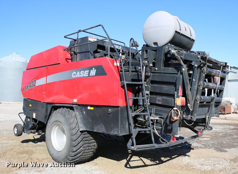 image for item DC3523 2004 Case IH LBX432 large square baler