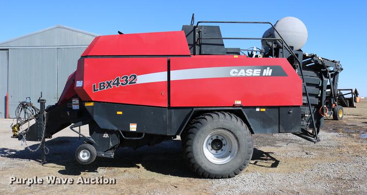 image for item DC3523 2004 Case IH LBX432 large square baler