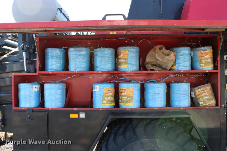 image for item DC3523 2004 Case IH LBX432 large square baler