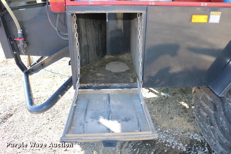 image for item DC3523 2004 Case IH LBX432 large square baler