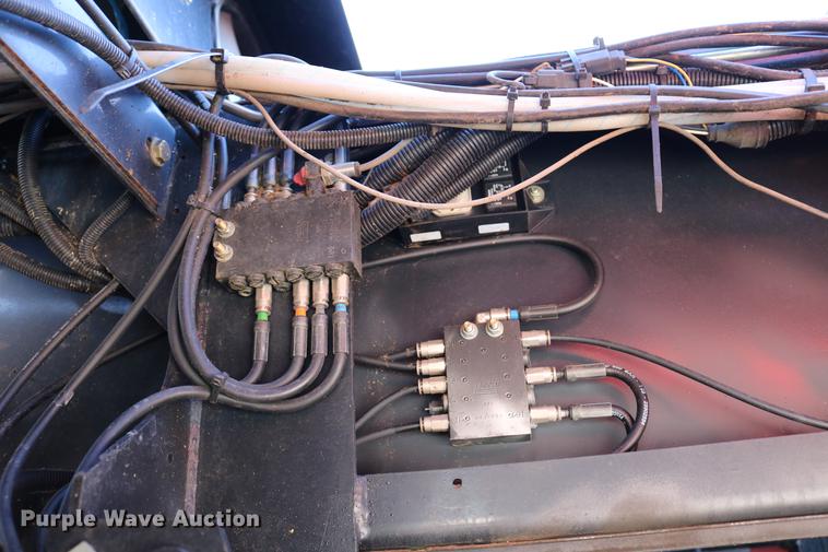 image for item DC3523 2004 Case IH LBX432 large square baler