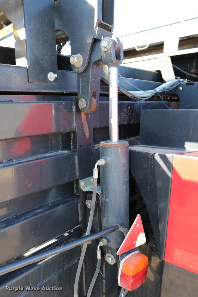 image for item DC3523 2004 Case IH LBX432 large square baler