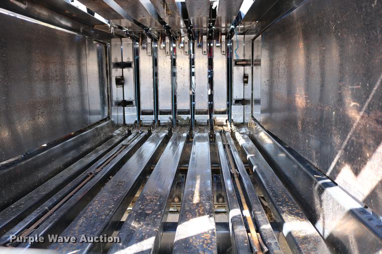 image for item DC3523 2004 Case IH LBX432 large square baler