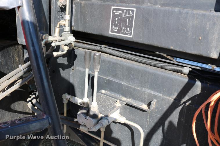 image for item DC3523 2004 Case IH LBX432 large square baler