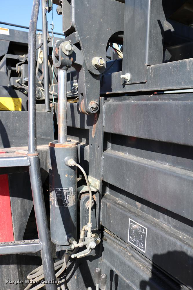 image for item DC3523 2004 Case IH LBX432 large square baler