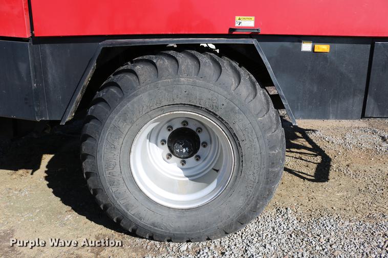 image for item DC3523 2004 Case IH LBX432 large square baler