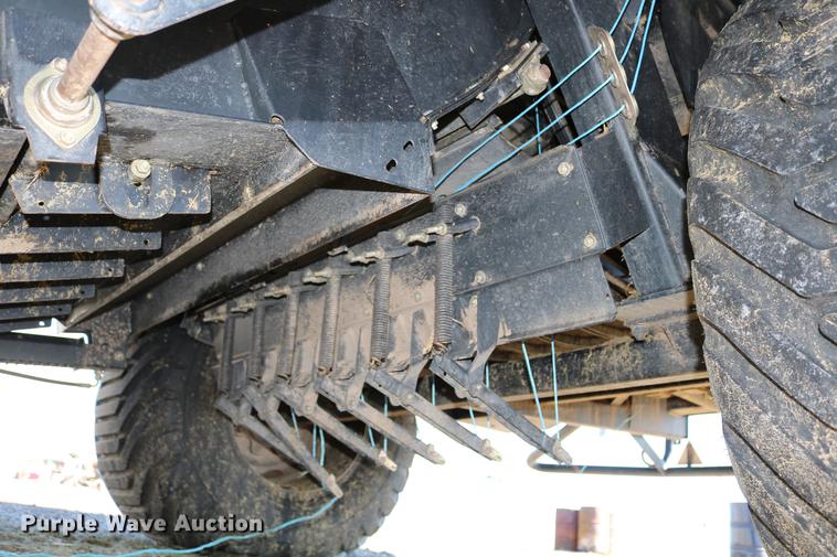 image for item DC3523 2004 Case IH LBX432 large square baler