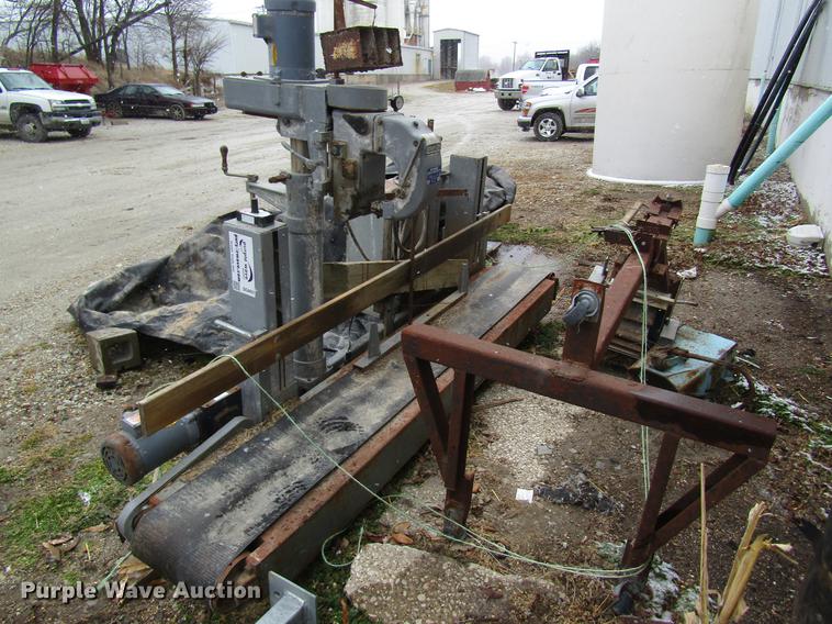 image for item DC4431 Fischbein 800 bag sewing machine