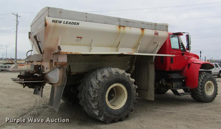 image for item DC4432 2007 International 7400 applicator truck
