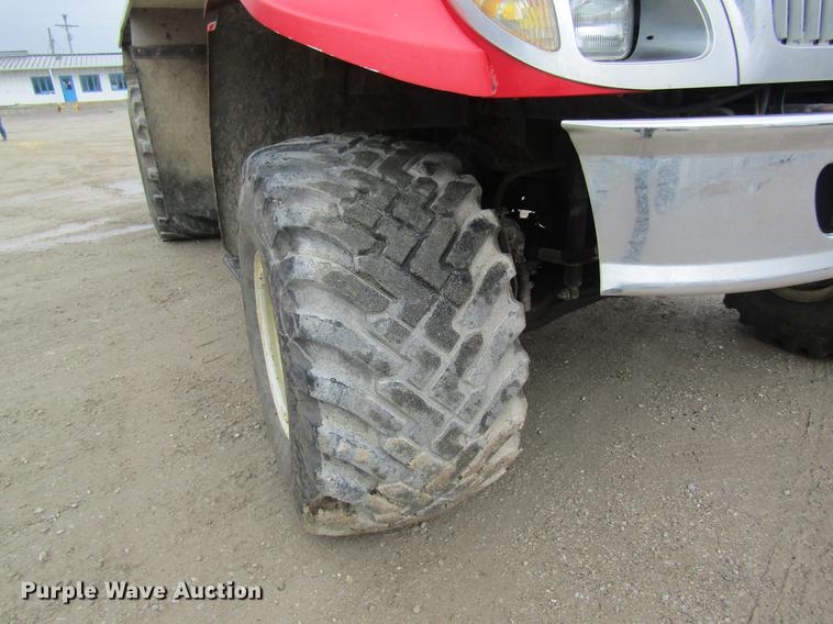 image for item DC4432 2007 International 7400 applicator truck