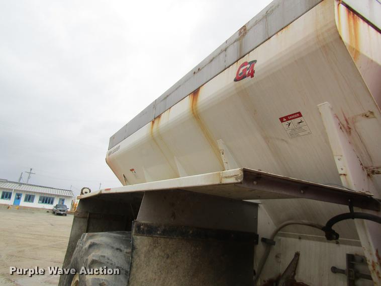 image for item DC4432 2007 International 7400 applicator truck