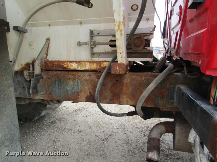 image for item DC4432 2007 International 7400 applicator truck