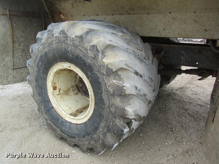 image for item DC4432 2007 International 7400 applicator truck