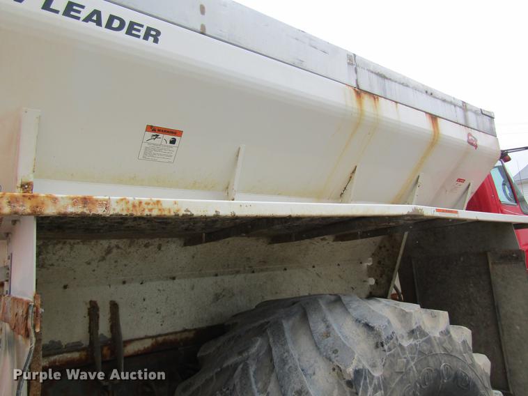 image for item DC4432 2007 International 7400 applicator truck