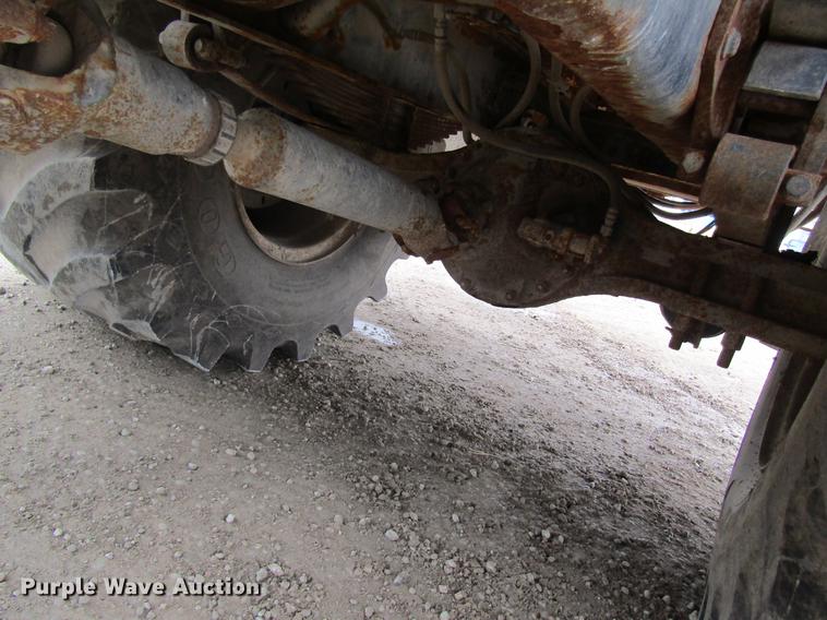 image for item DC4432 2007 International 7400 applicator truck