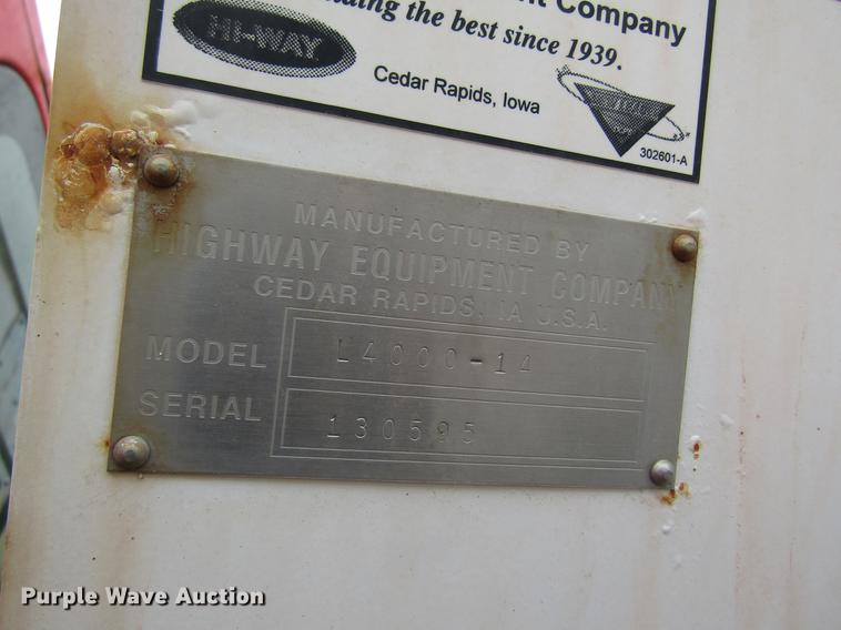 image for item DC4432 2007 International 7400 applicator truck