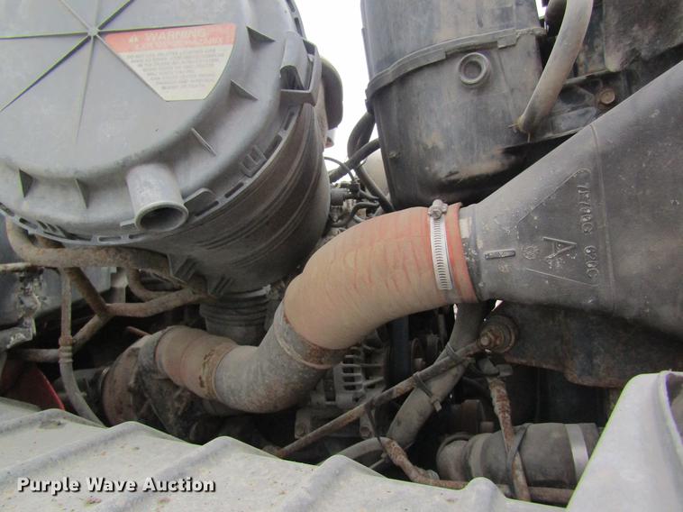 image for item DC4432 2007 International 7400 applicator truck