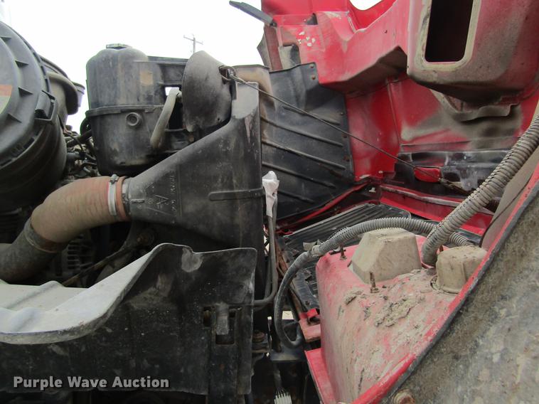 image for item DC4432 2007 International 7400 applicator truck