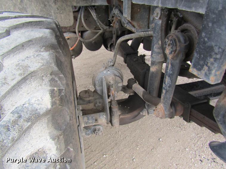 image for item DC4432 2007 International 7400 applicator truck