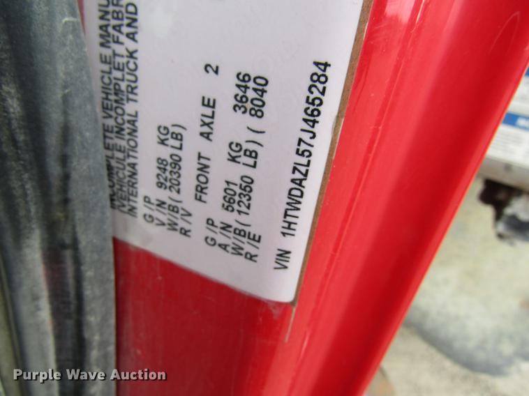 image for item DC4432 2007 International 7400 applicator truck