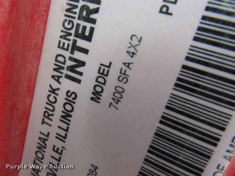 image for item DC4432 2007 International 7400 applicator truck